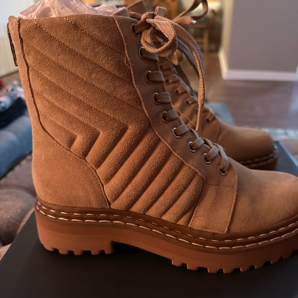 Vince Camuto Puchenie Boots Size 7